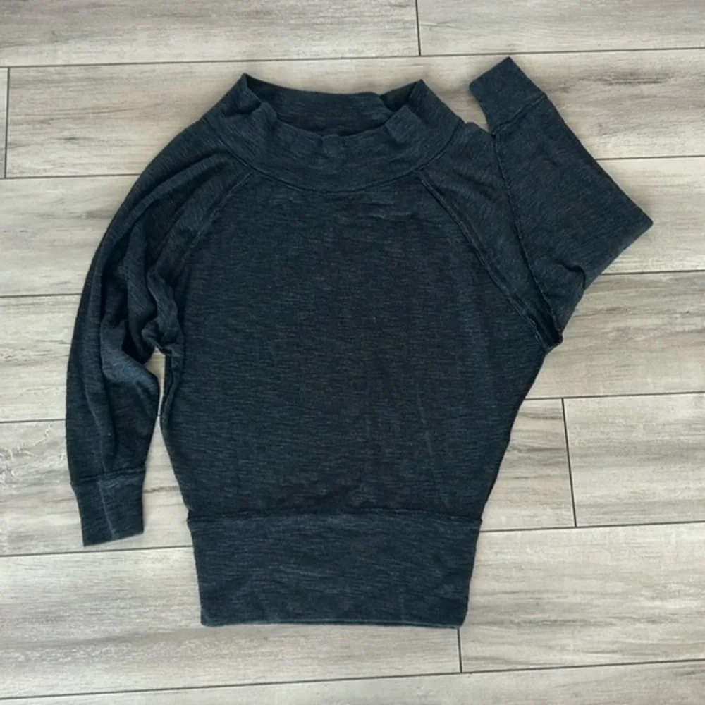 Free People we the free size XS gray dolman sleeve shirt long sleeve